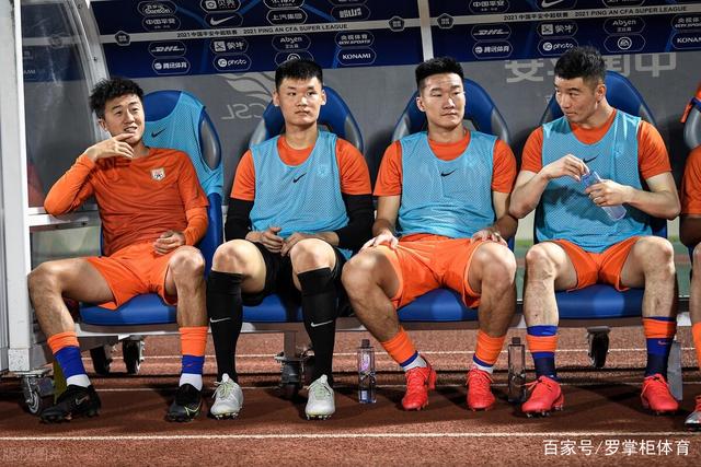 二门就位！TA：曼城签34岁门将鲁利，转会费200万欧与马赛达协议